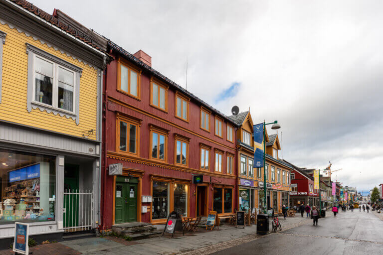 Calle_Storgata,_Tromsø,_Noruega,_2019-09-04,_DD_69
